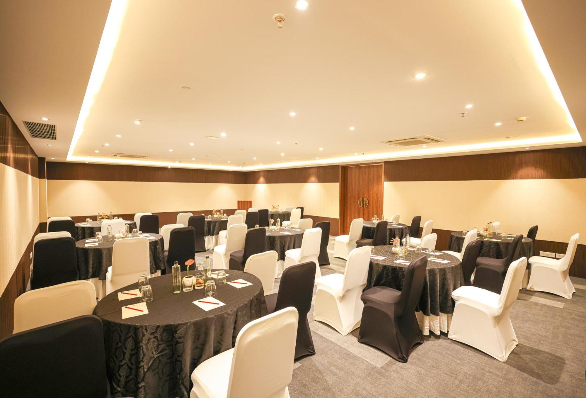 Rhythm Gurugram Hotel & Suites, Sohna Road Γκουργκάον Εξωτερικό φωτογραφία