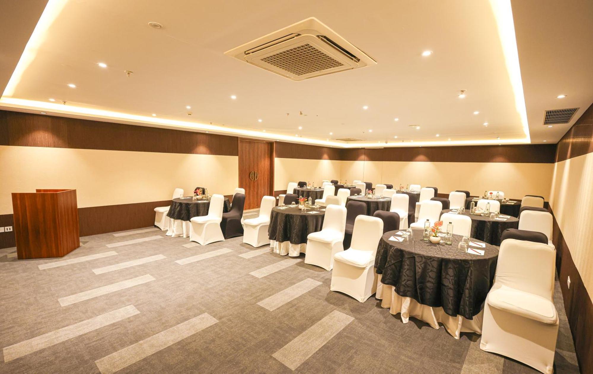 Rhythm Gurugram Hotel & Suites, Sohna Road Γκουργκάον Εξωτερικό φωτογραφία