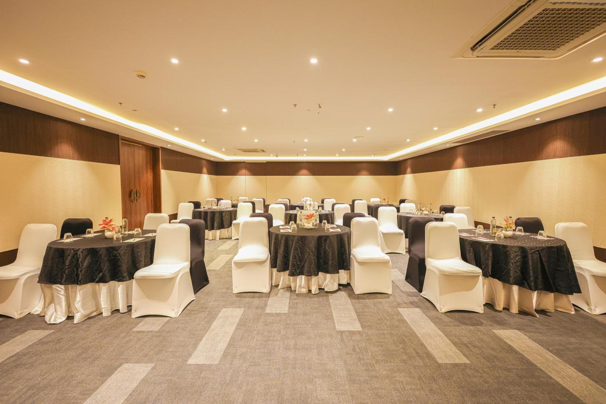 Rhythm Gurugram Hotel & Suites, Sohna Road Γκουργκάον Εξωτερικό φωτογραφία