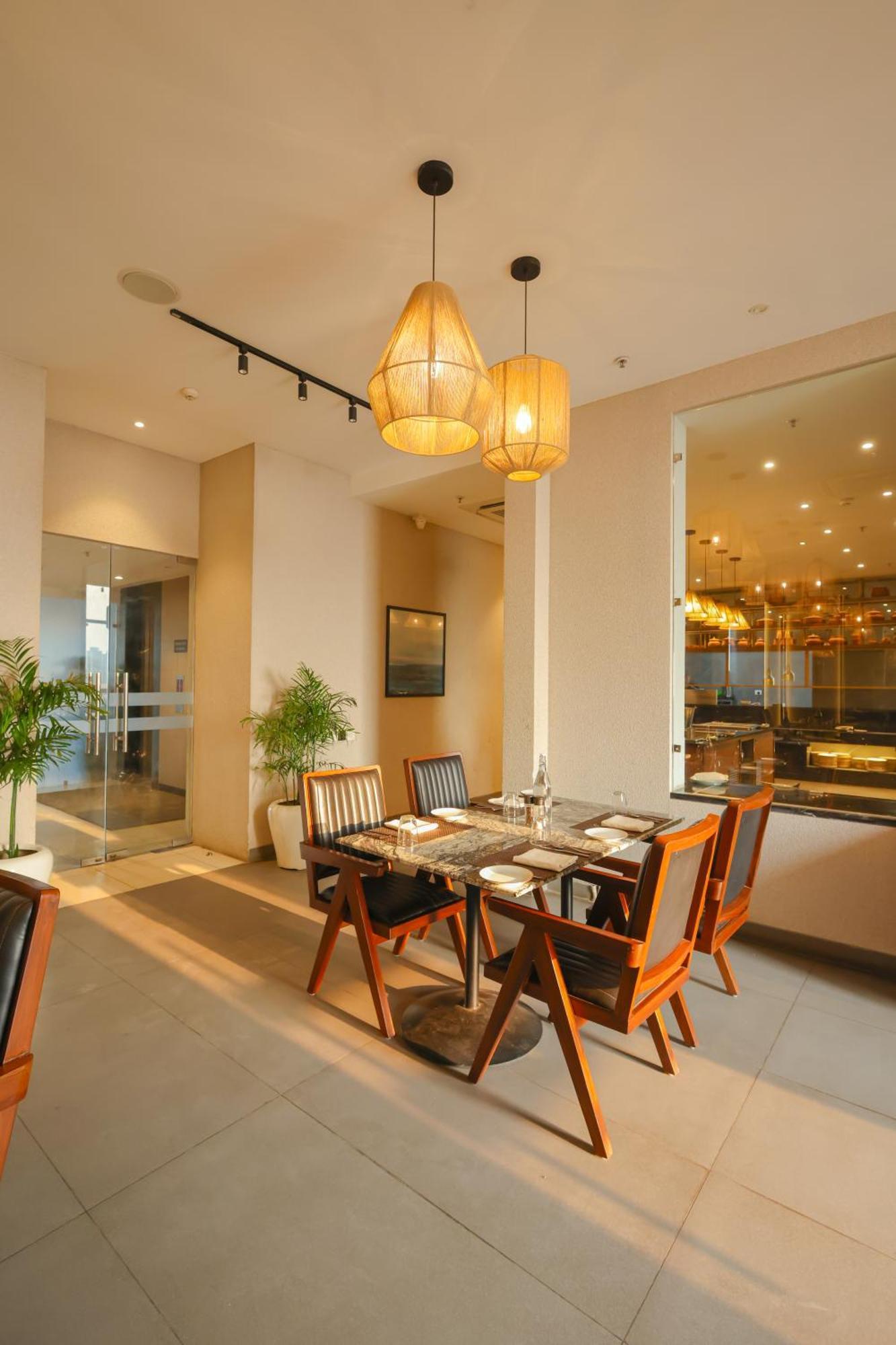 Rhythm Gurugram Hotel & Suites, Sohna Road Γκουργκάον Εξωτερικό φωτογραφία