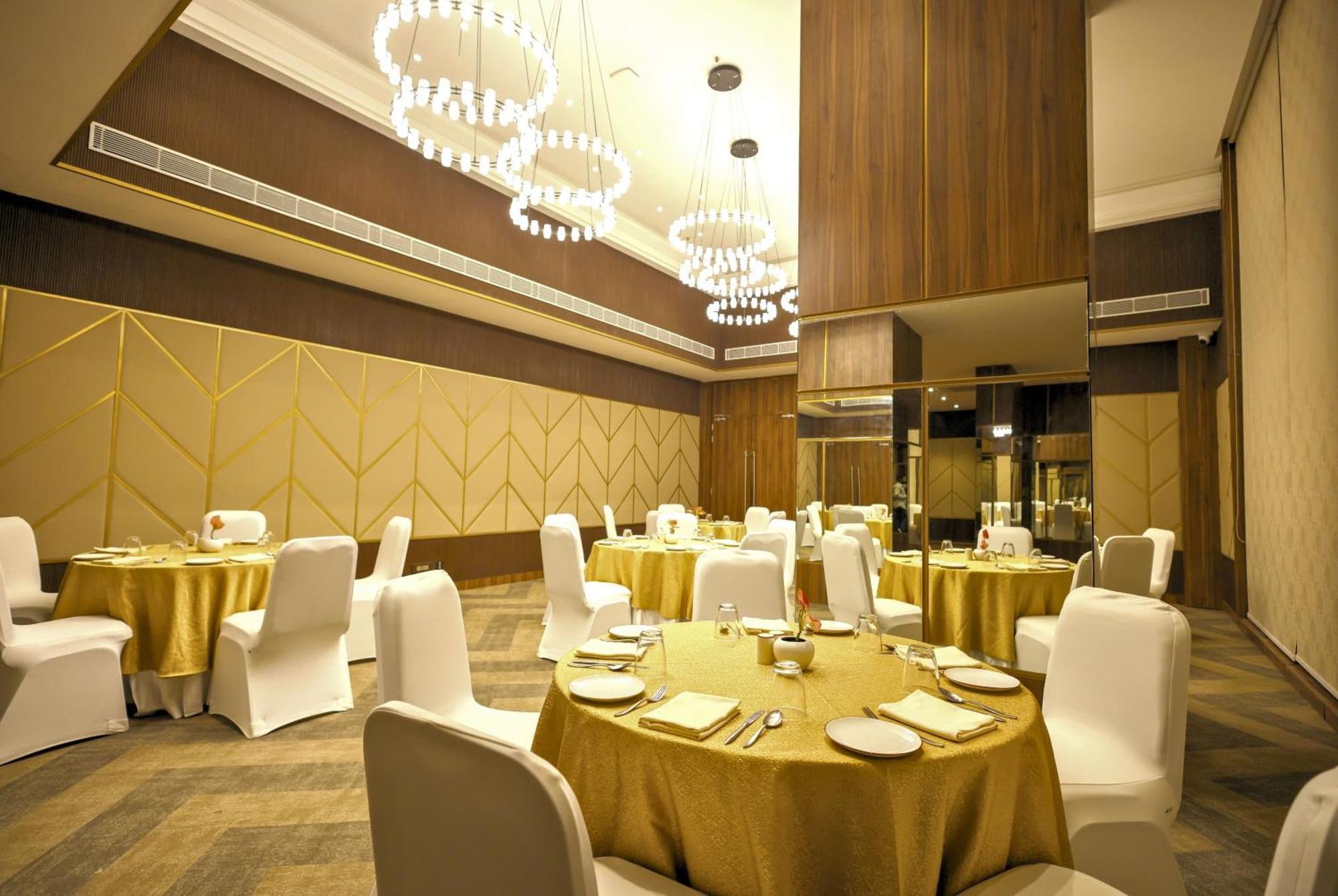 Rhythm Gurugram Hotel & Suites, Sohna Road Γκουργκάον Εξωτερικό φωτογραφία