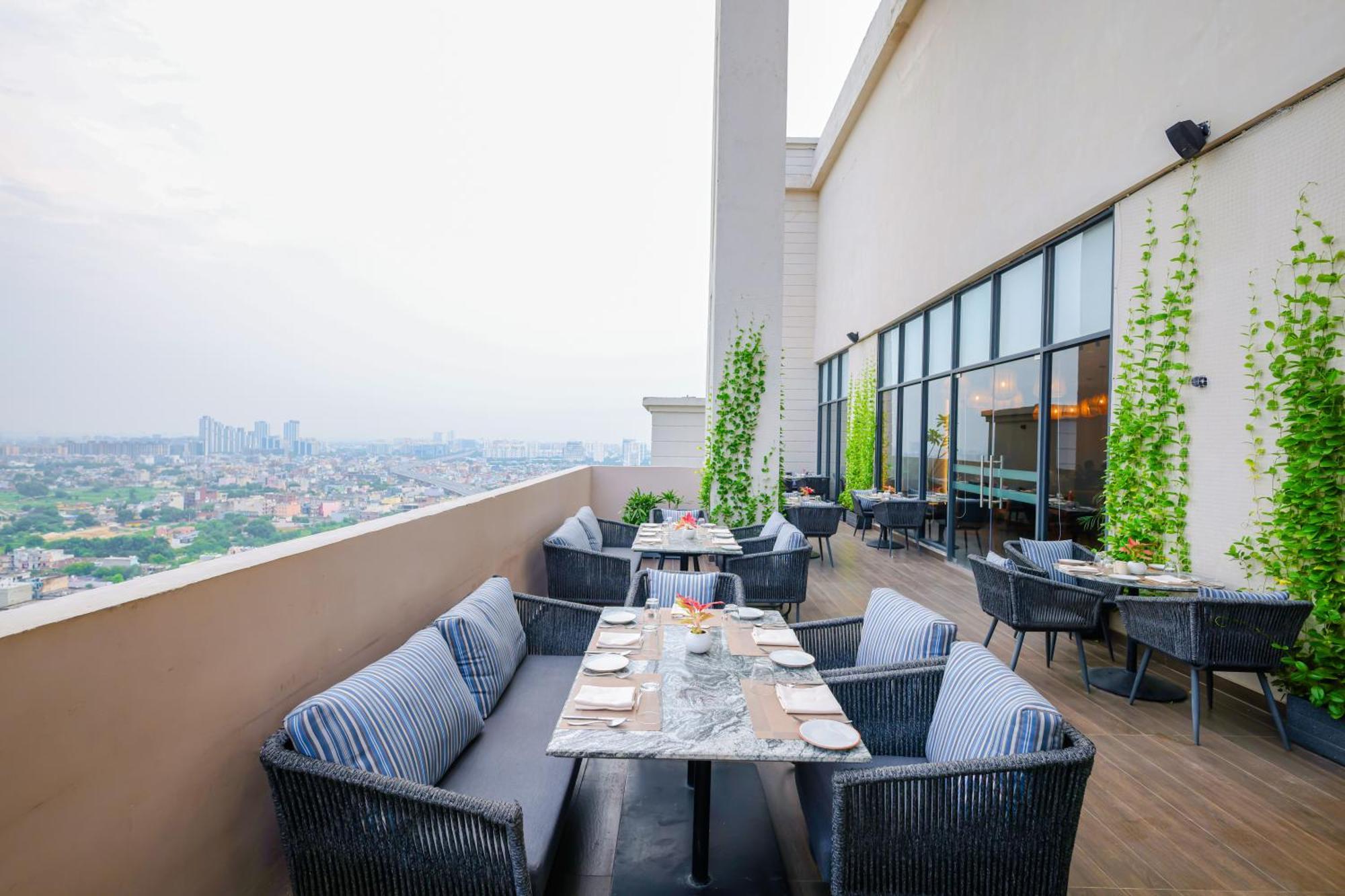 Rhythm Gurugram Hotel & Suites, Sohna Road Γκουργκάον Εξωτερικό φωτογραφία