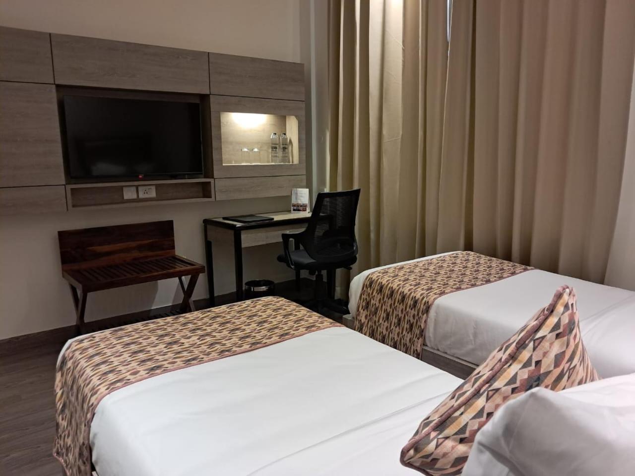 Rhythm Gurugram Hotel & Suites, Sohna Road Γκουργκάον Εξωτερικό φωτογραφία